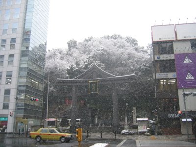 雪の日枝山王神社　山王鳥居